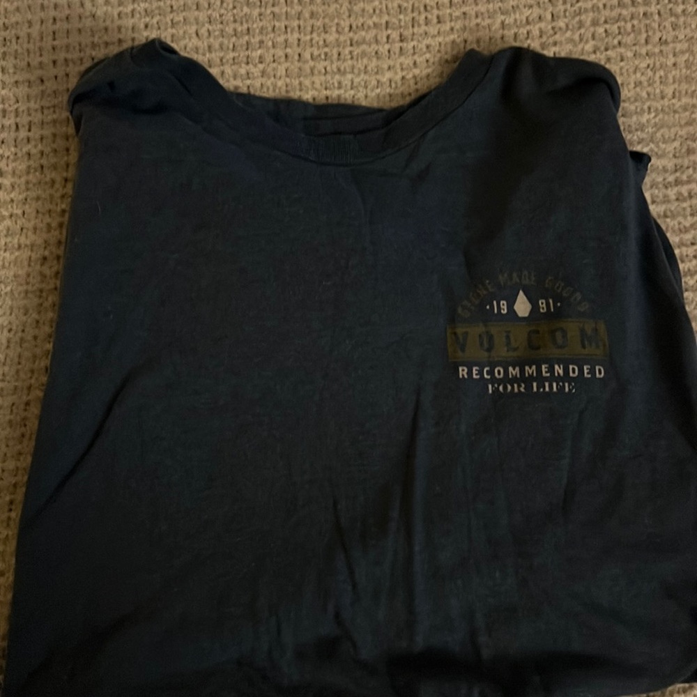 Men’s volcom blue tshirt